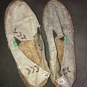 sanuk slip on shoes